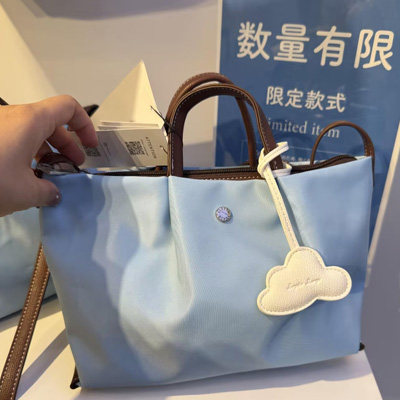 肩乐日韩本土代购店的LOGO