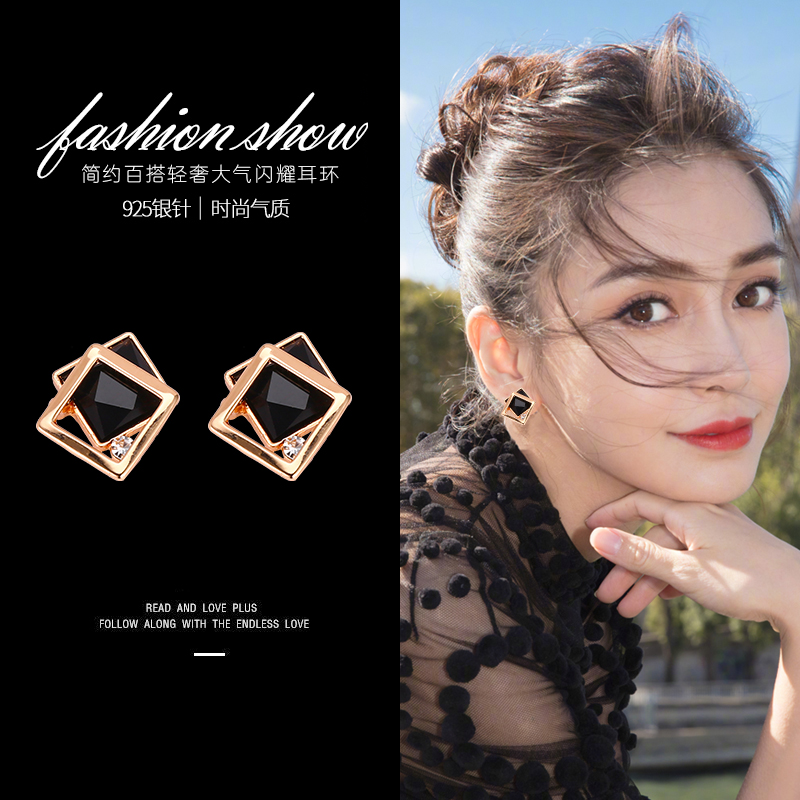 Black high-grade sense ear needle women 2021 new trend net red Ocean school sterling silver simple hypoallergenic temperament French elegance