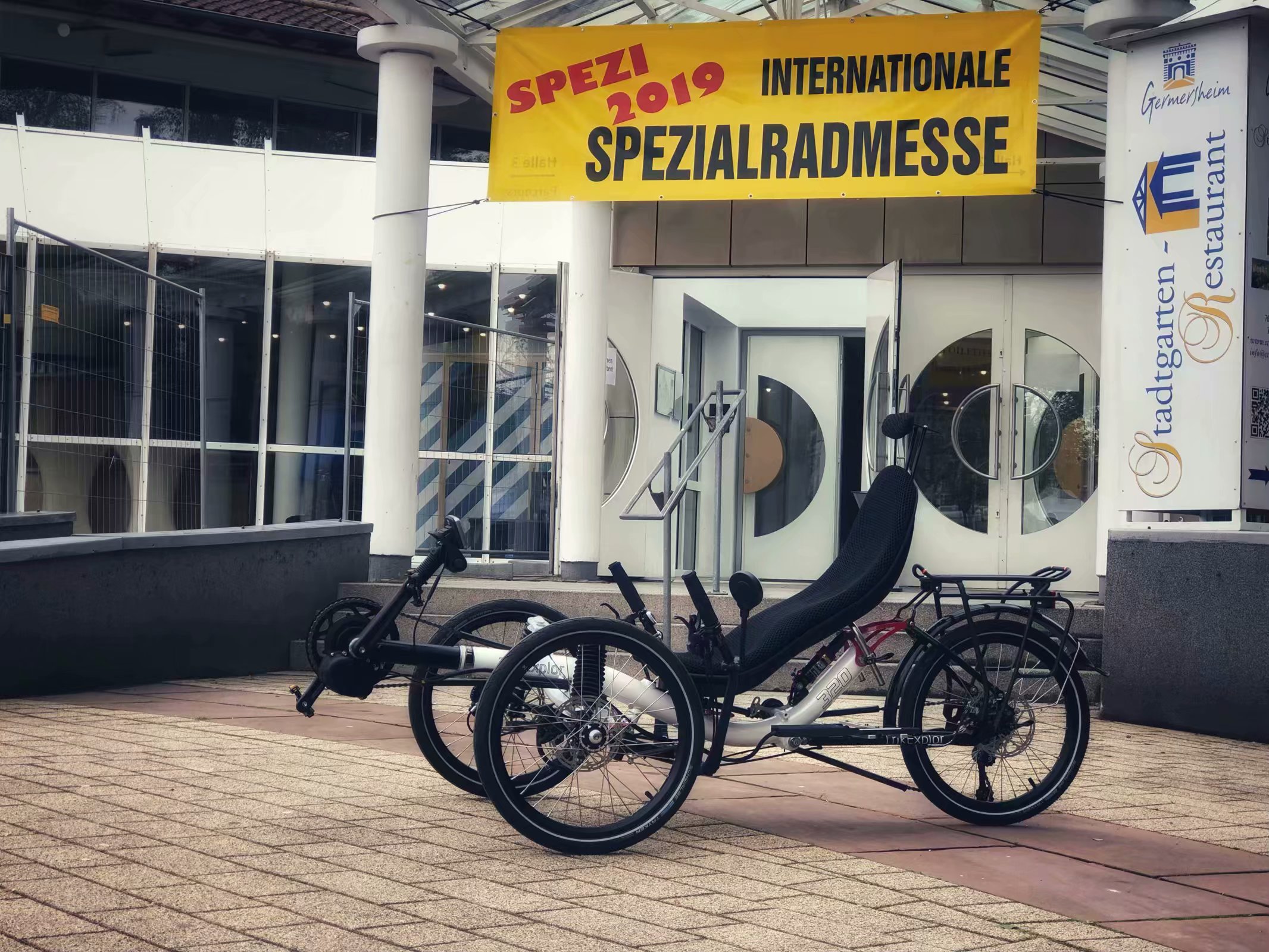 Big camel lying car full shock three-wheeled lying car