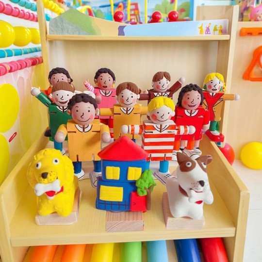 The finished set of Oxford tree model English puppets