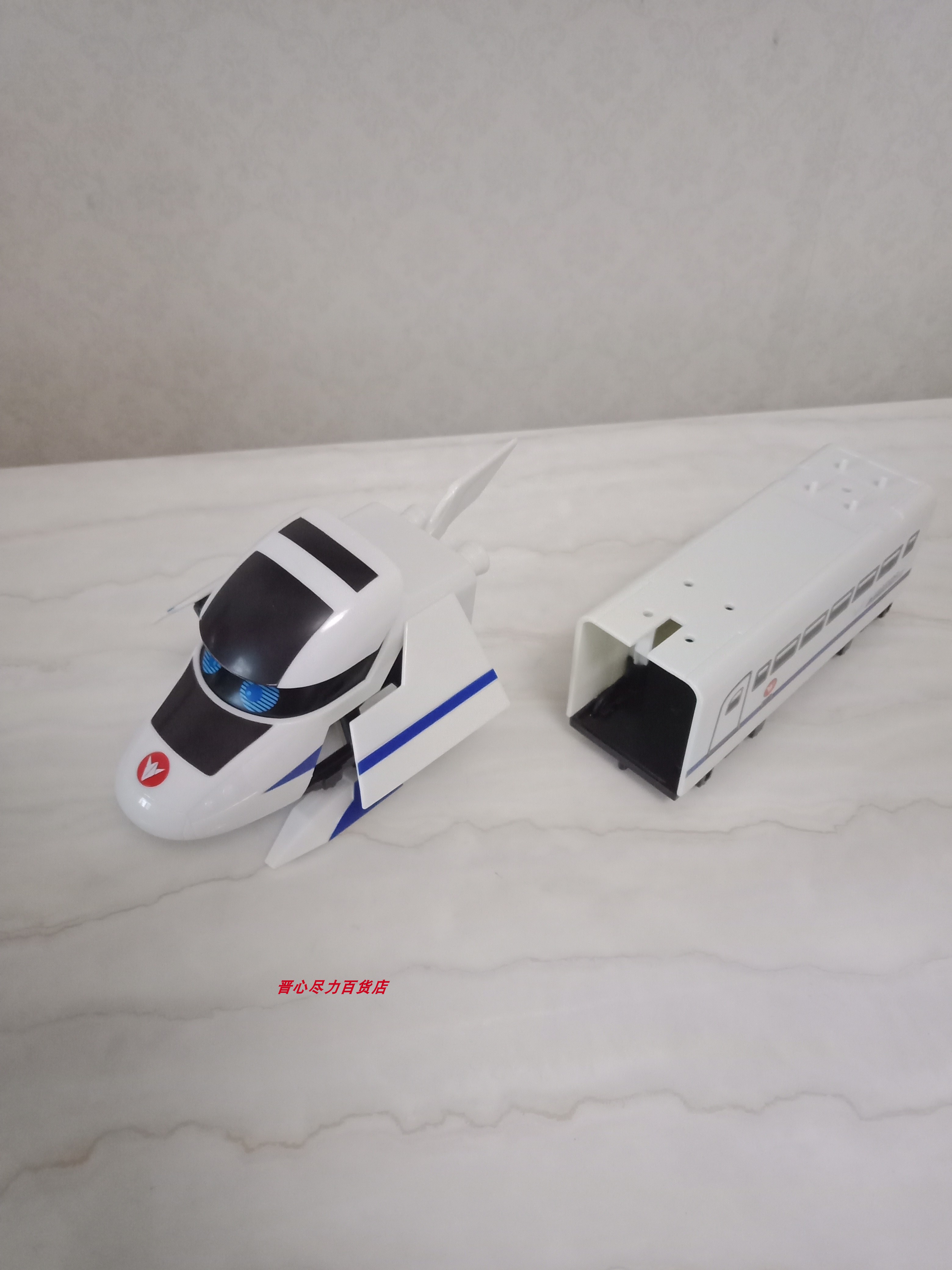 Sharp vision high-speed iron man toy extraordinary number crazy locomotive carriage weapon children's gift toy