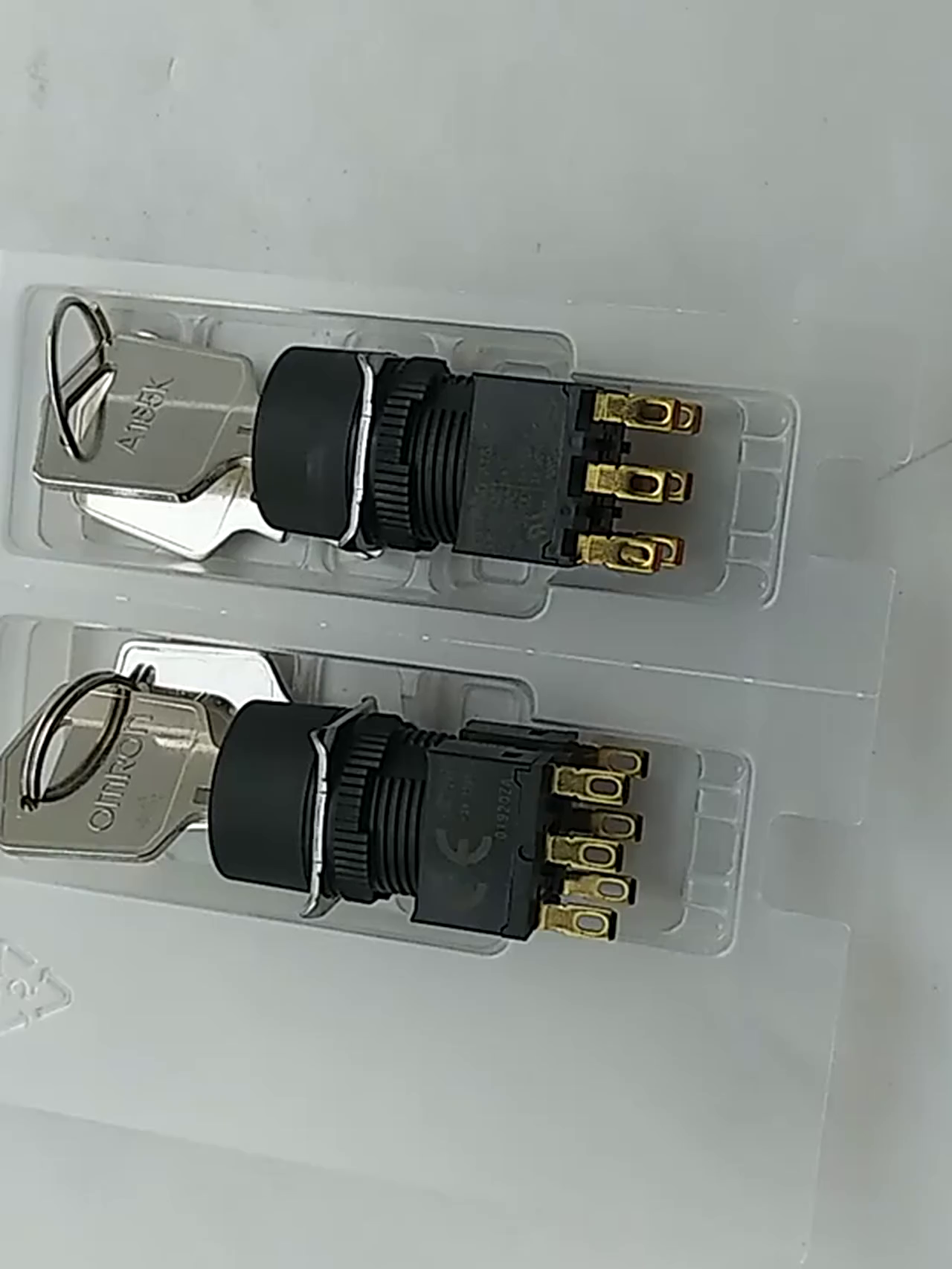 本钥匙开关真可以当“工板块iPhone”用？欧姆龙A165K-T2M-2太敢想了。