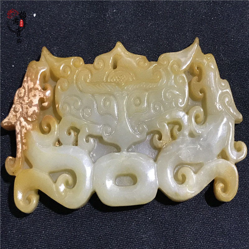 Ming and Qing imitation ancient playing jade antique jade wall made of old Xiu jade High ancient jade pendulum piece pendant ancient beast Yupei pendant piece