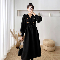 Pregnant women autumn and winter dress 2022 new bottoming sweater skirt fake two-piece knitted v-neck retro a-line long skirt