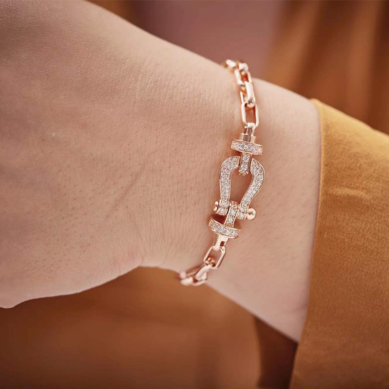 European and American New Large Horseshoe Buckle Bracelet with Diamond Gold Plating, Fashionable ins Style Unisex Bracelet Metal Jewelry