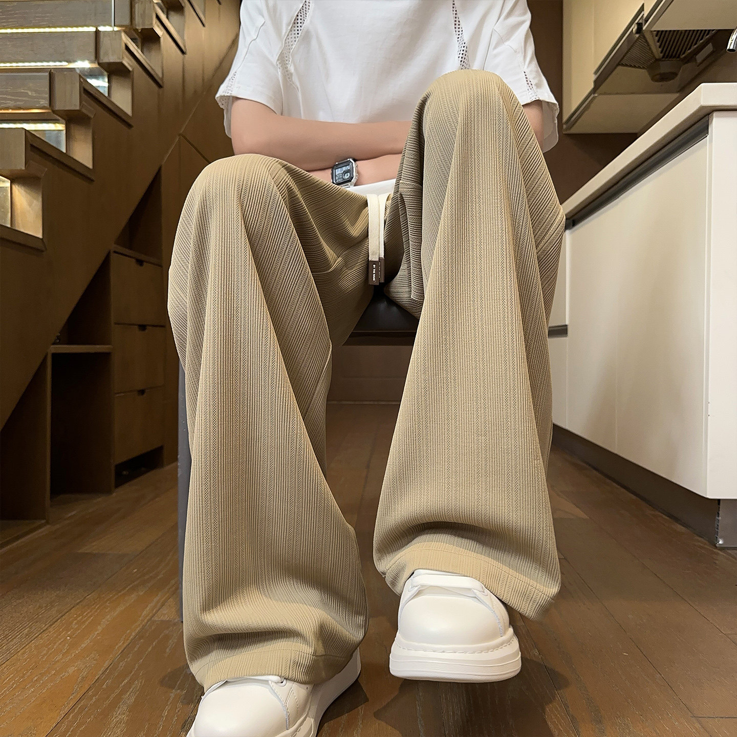 卡其色垂感直筒休闲裤子男款2026夏季薄款潮牌冰丝裤宽松阔腿长裤