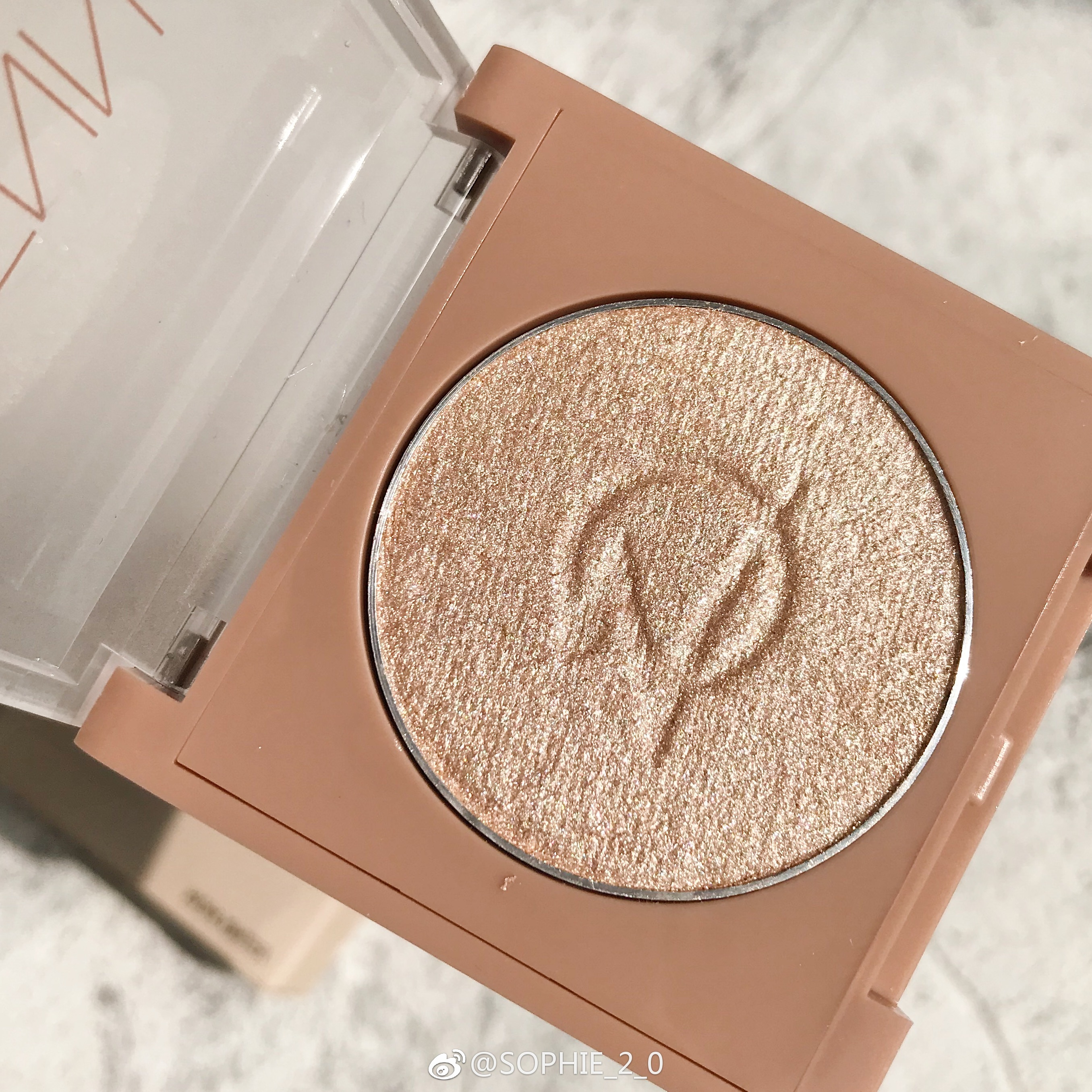 Zenn mới ở Thái Lan Đơn sắc lấp lánh kết cấu lấp lánh mềm mại powder bột không bay kéo dài khả năng sửa chữa sáng phấn bắt sáng maybelline