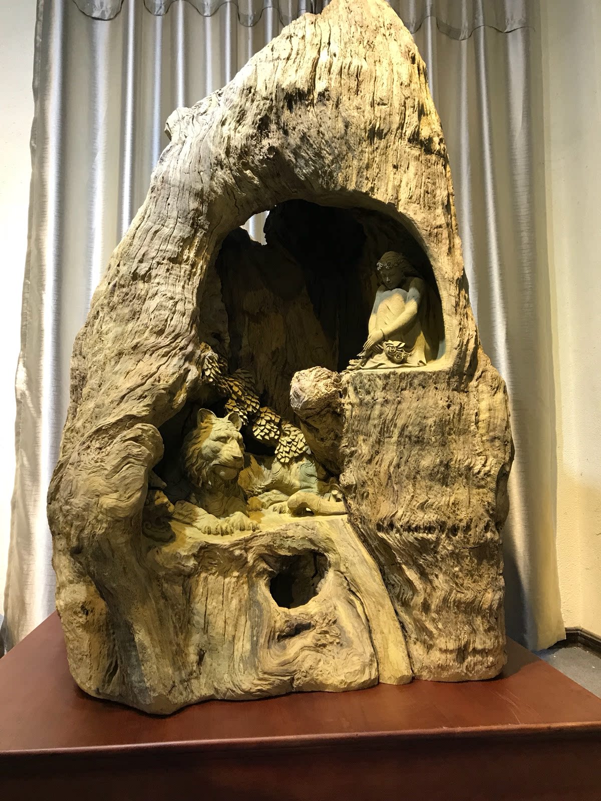 Large Gold Silk Nan Weathered Wood Listening Springs Atmospheric Engraving Works Living Room Xuanguan Landing Partition Root Carved Wooden Sculptures