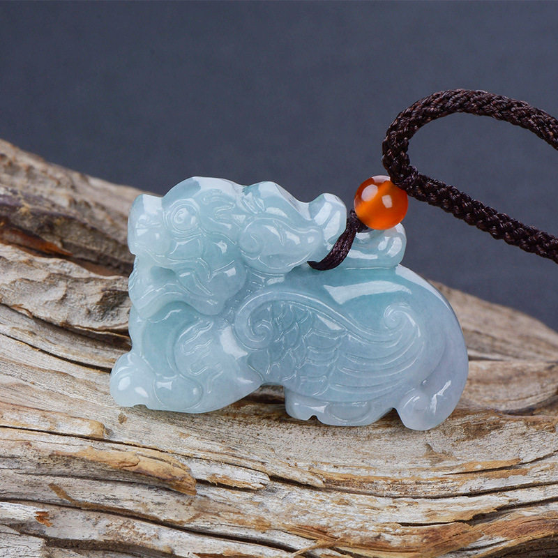 本翡翠　立体麒麟ネックレス、置き物 本翡翠 立体麒麟ネックレス、置き物 【公式通販】