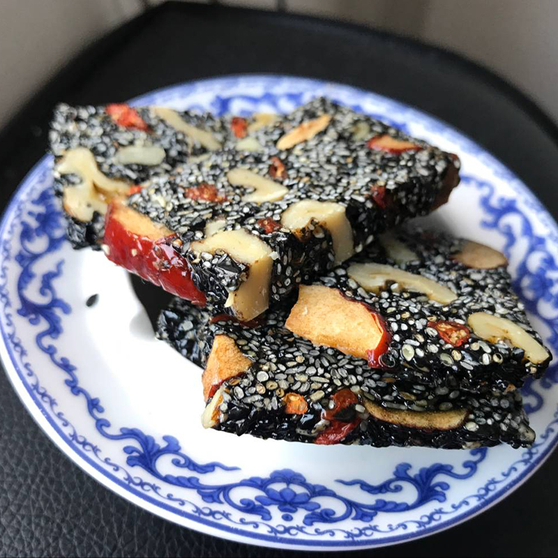 Fresh handmade black sesame nutrition cake 500g cut cake nut kernel cake sesame chips wholesale small package