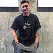 Yu Wenle short-sleeved t-shirt mens fashion brand personality fashion loose Hong Kong style with the same half-sleeve mens fashion wild black top