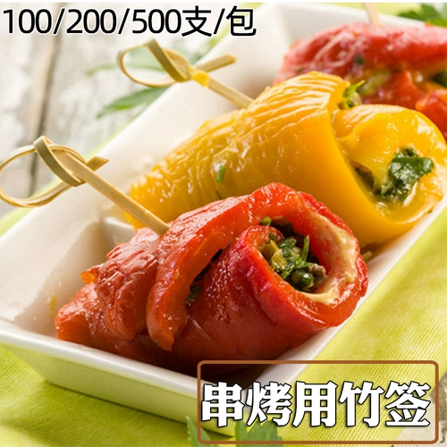 Барбекю бамбуковая палка с ягнцом расколотой шашлык на шашлыках.