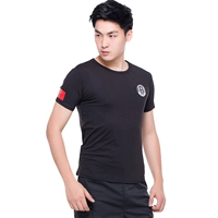 Черная футболка