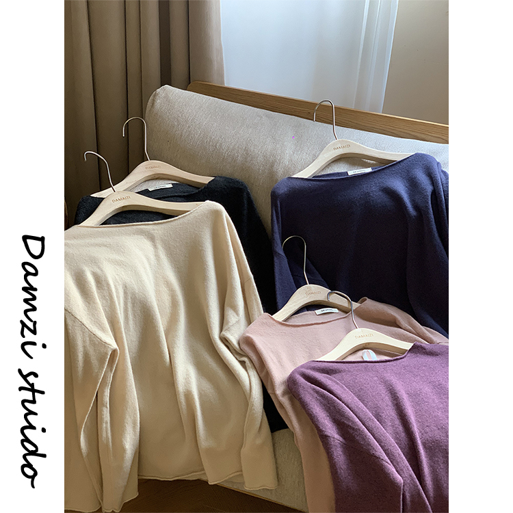 Da Mai Zi's "Prose Poetry" Features a Sophisticated High-End Rolled-Edge Sweater for Women Mz2225 Prose Poetry