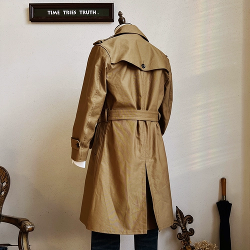 Тяжелая обрывавшаяся джунгли британская траншея кавалерийская пальто средней длины