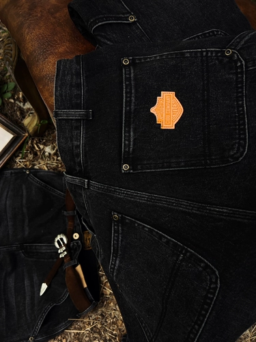 Как ноги, так и чрезмерные широкие брюки B01 вымыты и сделаны из старых рабочих рабочих рабочих джинсов.