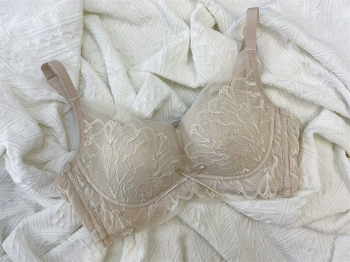 Обратная связь с моделью благосостояния 34/75 ярдов, бюстгальтеры, небольшие груди собрались и оплатили пару корректировки груди, нижнее белье очищается, а склад не возвращает деньги