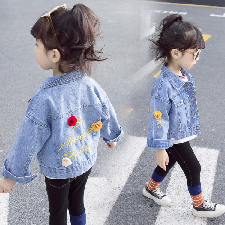 Áo khoác denim 2 cô gái 2019 mới mùa xuân và mùa thu trẻ em quần áo trẻ em hàn quốc quần áo trẻ em ngắn phương tây giản dị 6 tuổi - Áo khoác