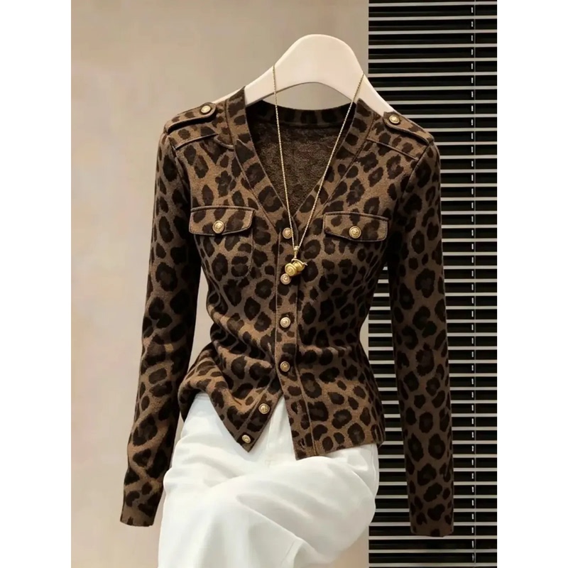 2026 Super Trendy Age-Reducing Leopard Print V-Neck Long-Sleeve Shirt for Women, Autumn Plus Size, High-End Fashion Niche Top 2026 Super Trendy Age-Reducing Leopard Print V-Neck Long-Sleeve Shirt for Women, Autumn Plus Size, High-End Fashion Niche Top