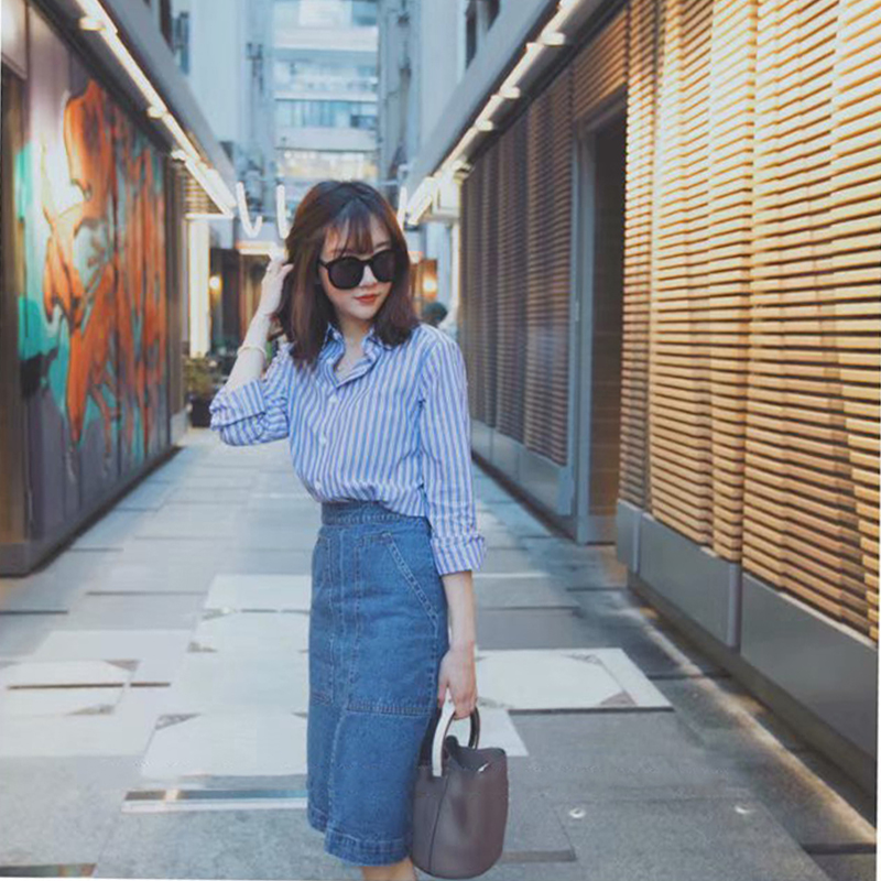 Blue Vertical Striped Shirt Lady 2022 Spring New Women's Dress Design Sense Loose Long Sleeve Shirt Foreign Pie