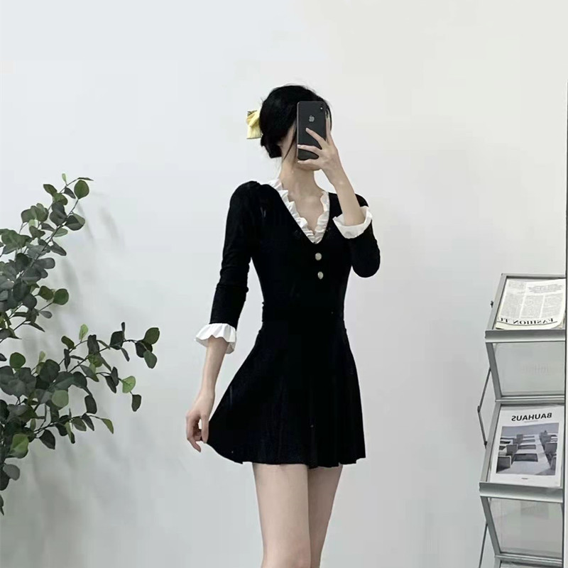 Swimsuit women's 2021 new one-piece black skirt two-piece suit to cover belly and look thin long-sleeved conservative hot spring swimsuit