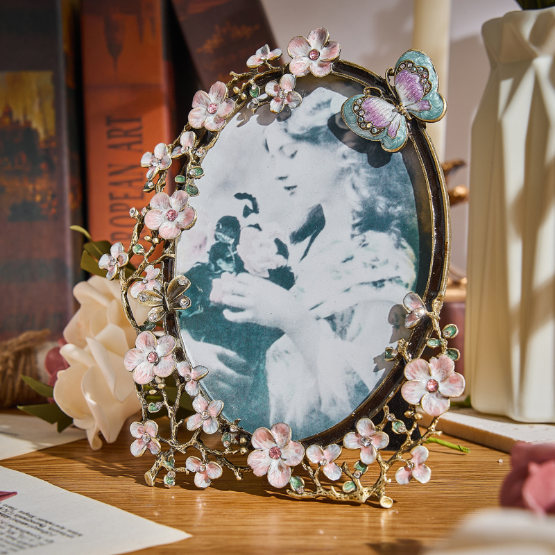 Metal Retro Oval Enamel Photo Frame, Vintage Style American Retro Decoration, Photo Frame for Home Metal Retro Oval Enamel Photo Frame, Vintage Style American Retro Decoration, Photo Frame for Home