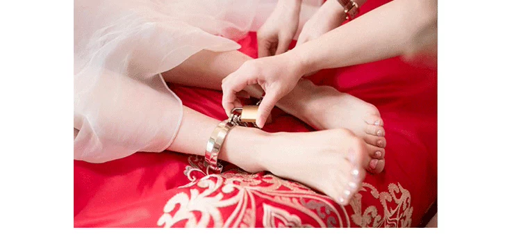 Nhặt trò chơi đạo cụ mắt cá chân vòng chân tan băng khối mở khóa cửa rung sáng tạo đám cưới gọn gàng cung cấp chú rể - Vòng chân lắc chân vàng