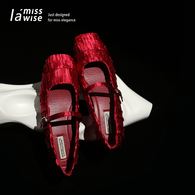 Blooming Pleated Satin Shallow Mouth Single Shoes 2026 New Women's Shoes with Hidden Heel Mary Jane Wedding Shoes Miyake Style