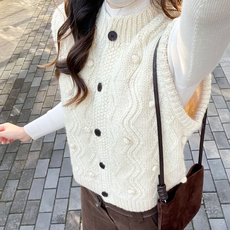 Milky Apricot Sweater Vest for Women 2025 Autumn and Winter New Jacquard Retro Thick Knit Layered Thickened Cable Knit Sleeveless Top