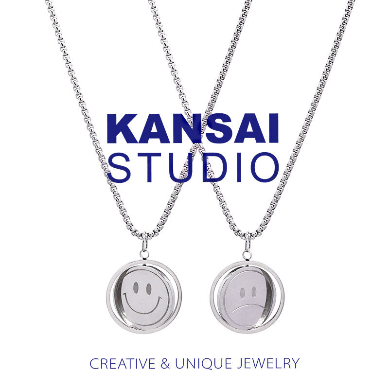 KANSAI homemade rotating smiley face double-sided expression necklace net red with the same male and female titanium steel hip hop street couple