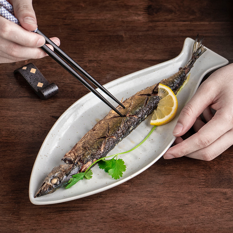 Meinung ceramic fish dish creative Japan imported fish dish saury porcelain household new dishes