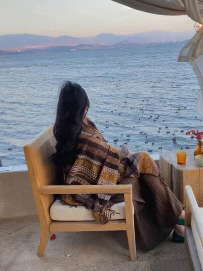 Ethnic style Xinjiang grassland outer shawl Tibet Northwest travel cloak Bohemian Western Sichuan autumn and winter wear