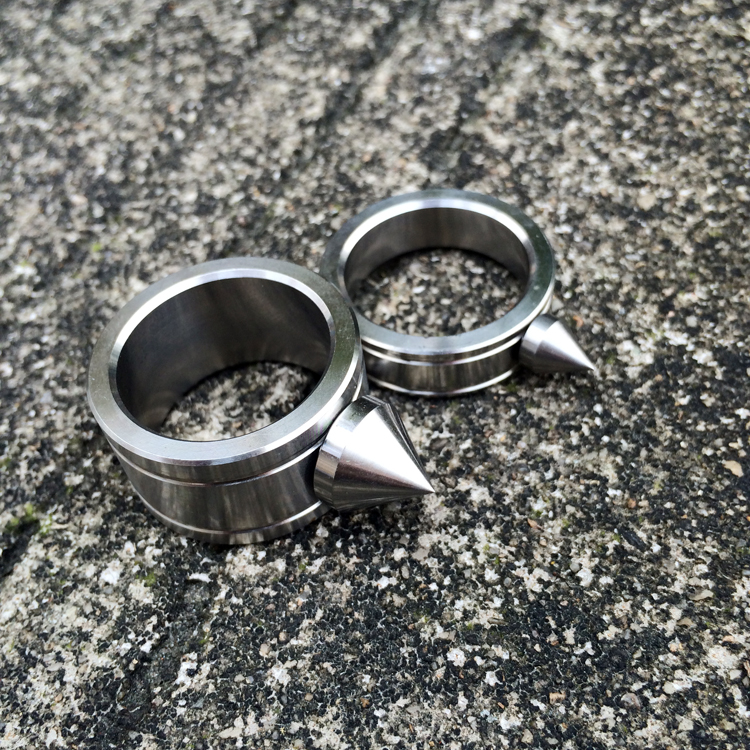 Non-magnetic 304 stainless steel self-defense ring defense finger men's and women's self-defense anti-wolf ring broken window outdoor EDC tool
