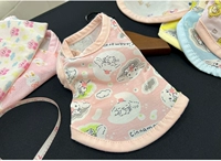 Розовый большой ухой собака