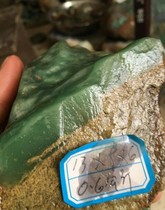 Sichuan Yaan Green original stone emerald green frozen stone ornaments weighing 600 grams