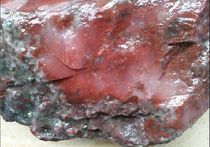 Guilin Longsheng natural jade Guilin chicken blood jade hand toy pieces ornaments and carving materials chicken blood stone weighs 3 pounds