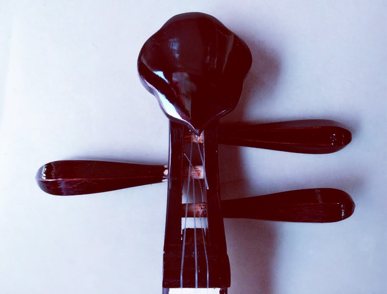 Self-produced and self-sold three-stringed 7-color wood soil pipa Liuqin Amateur practice Folk plucked stage song and dance props