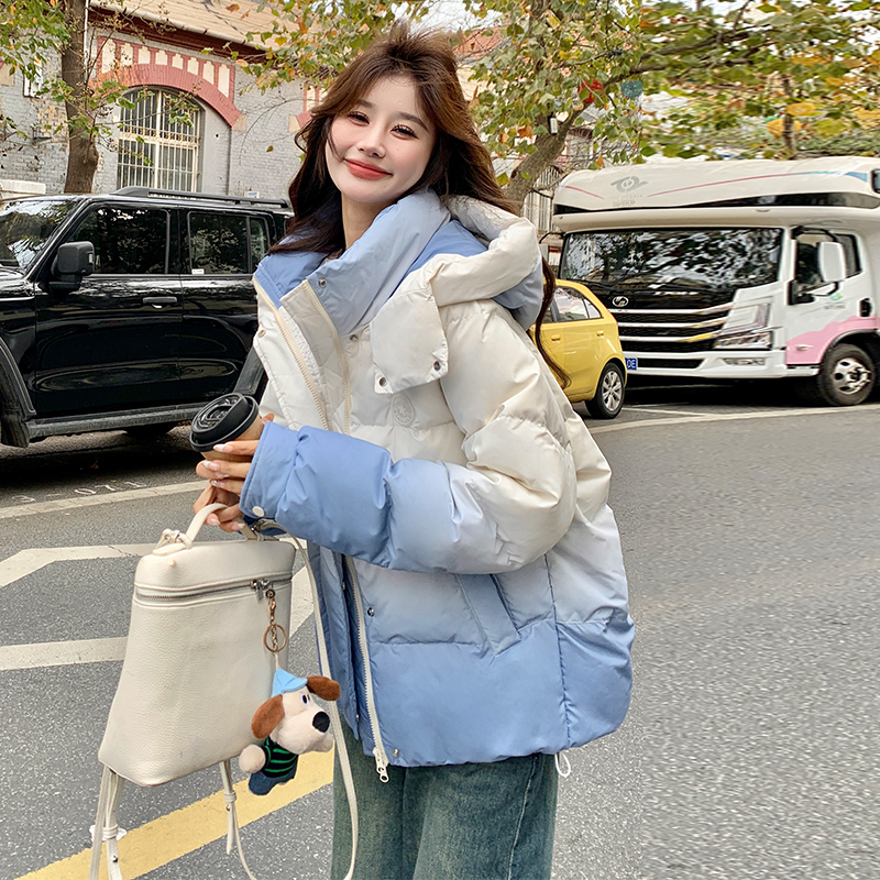 Blue Gradient down Jacket for Women, Short Style, 2026 Winter New Fashion, Stylish and Age-Reducing, Petite Size, 90% White Duck down Coat