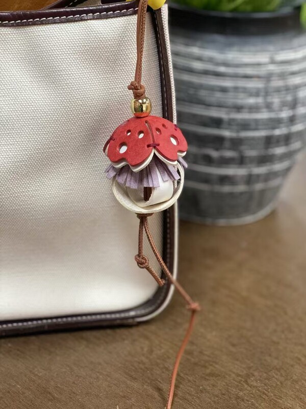 First-Layer Cowhide Handmade Small Mushroom Pendant Bag Charm Keychain Accessory Pet Accessory Fruit and Vegetable Mushroom Accessory