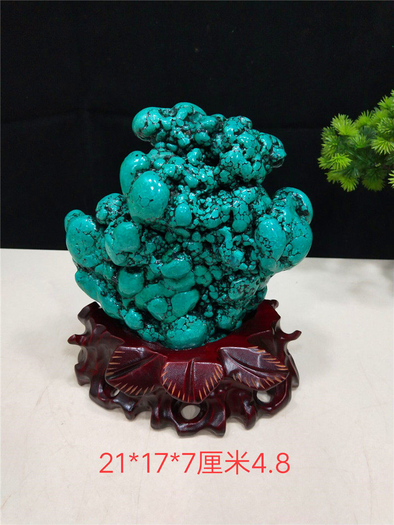 Super-valued natural green pine stone pendulum piece original stone chite green jewel peacock teaching specimen desk stone sending