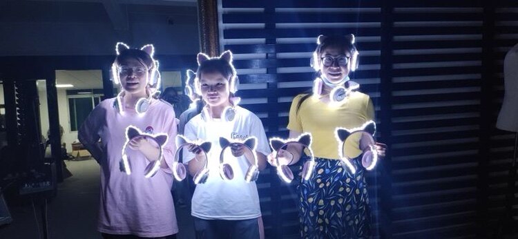 LED LED LED LED LED headphones Bar headphones gogo tour atmosphere interactive props stage explosion point creative products