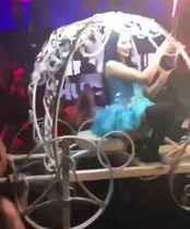 Bar Upper wine people lift up the palanquin nightclub Wine Prop KTV Show Wine Missile Out of the Wine Plane Sedan Beauty props