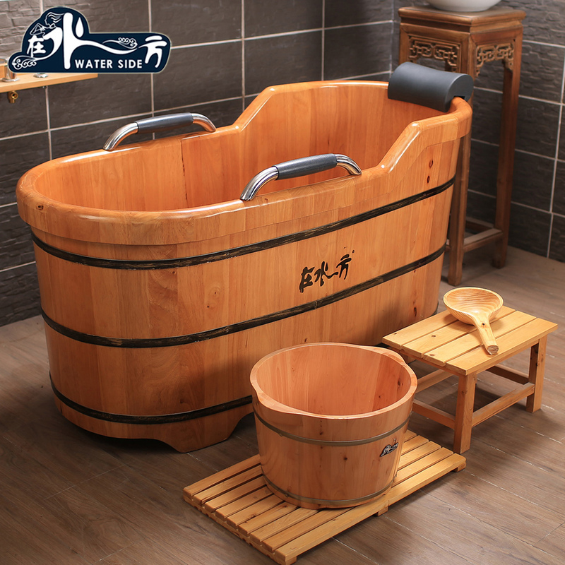Luxury Oak Barrel Bathtub in the Water, Wooden Bath Tub, Bathing Tub, Luxury Bathtub Set