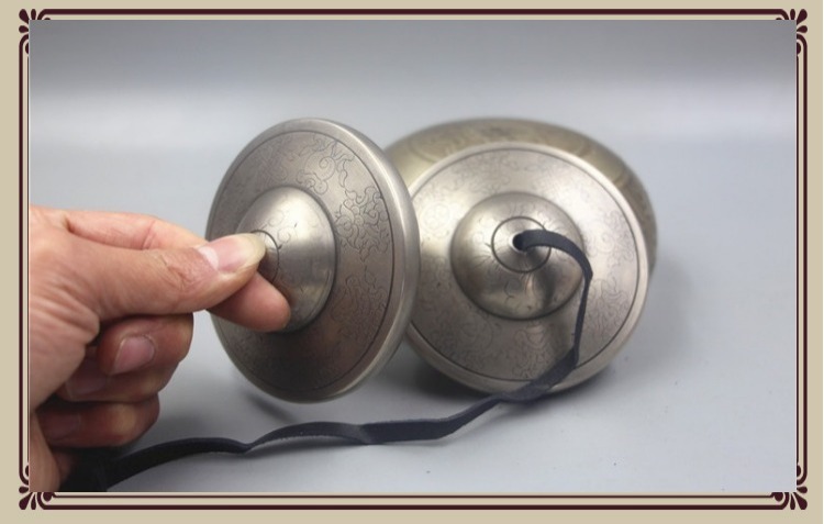 Chuông đồng va chạm chạm đồng hồ thủ công quốc gia Tây Tạng tốt lành tám báu vật nhạc cụ gõ chuông trị liệu chuông đồng copper sáo trúc mão mèo