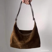 Темно-коричневый кашемир (на фото) регулируется и готов к доставке в течение 24 часов.