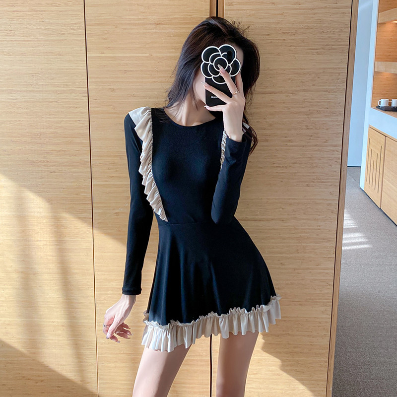 Swimsuit women's summer 2022 new conservative long-sleeved students Korean ins simple cover belly show thin small fresh hot spring