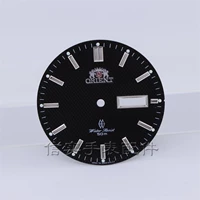 Серебристо-черная поверхность