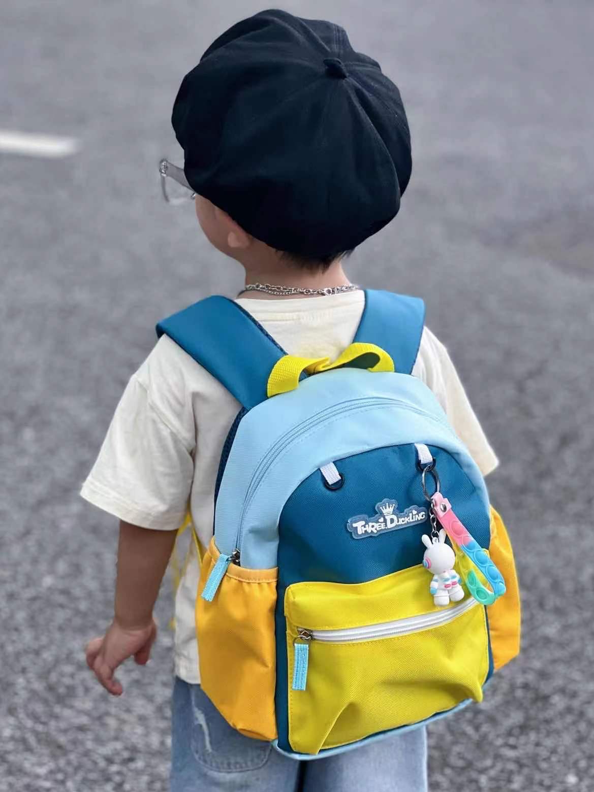 三只小鸭幼儿园书包男女孩小学生一到三年级宝宝儿童背包轻便童包