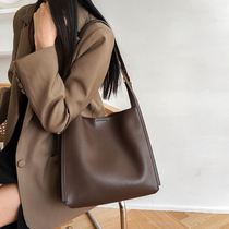 Senior feel bag female large capacity 2021 new summer shoulder bag big bag fashion texture class commuter tote bag