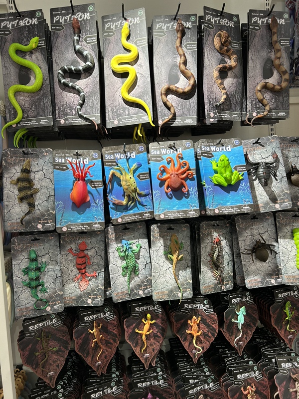 Simulated Soft Rubber Reptile Stress-Relief Squeeze Toy Dinosaur Snake Lizard Chameleon Children's Cognitive Amphibian Toy